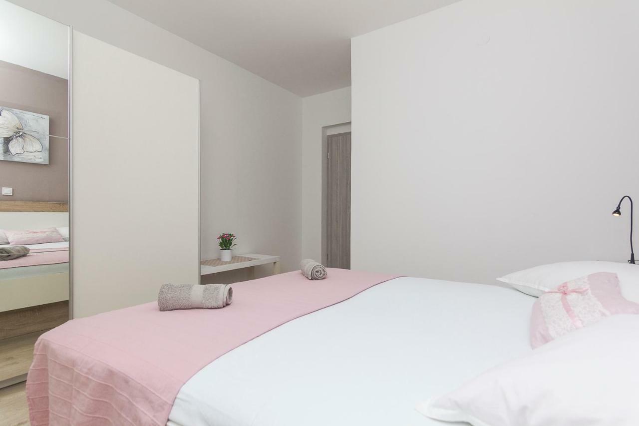 Apartments A&B Макарска Екстериор снимка