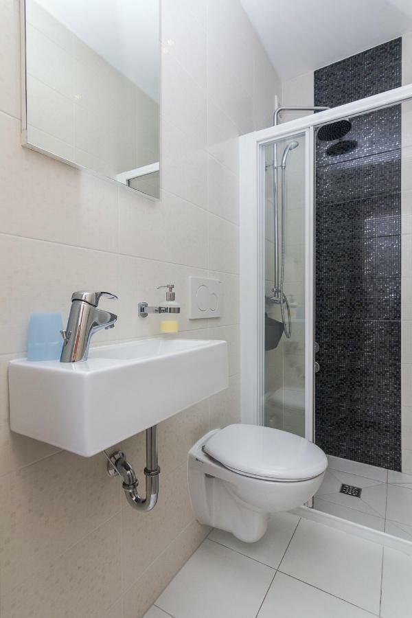 Apartments A&B Макарска Екстериор снимка