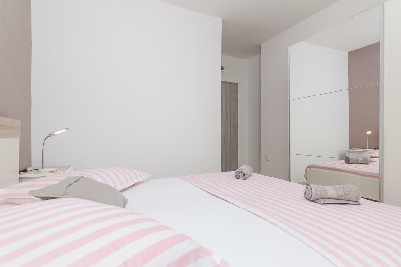 Apartments A&B Макарска Екстериор снимка